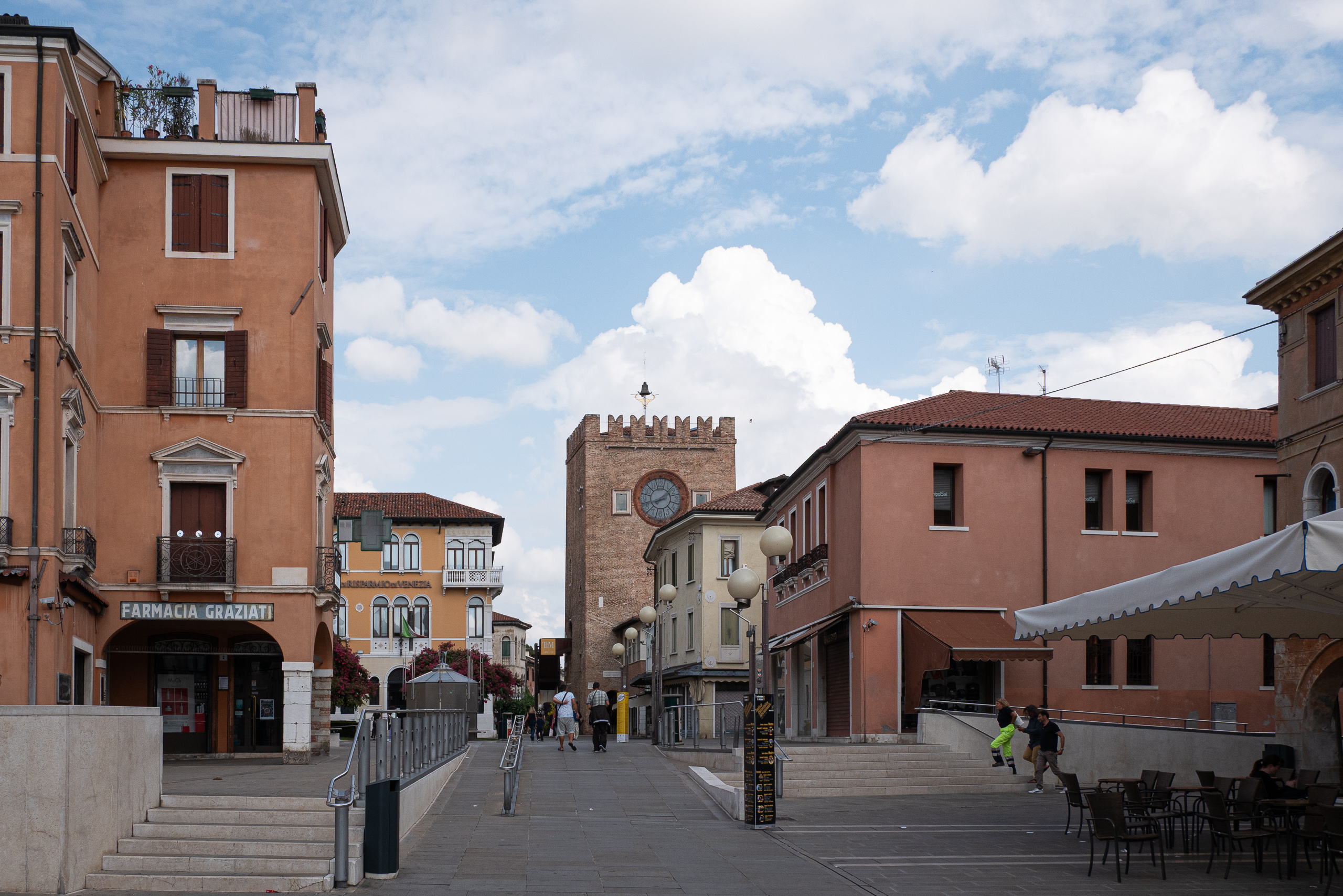 Mestre – der mittelalterliche Torre dell'Orologio und die Farmacia Graziati